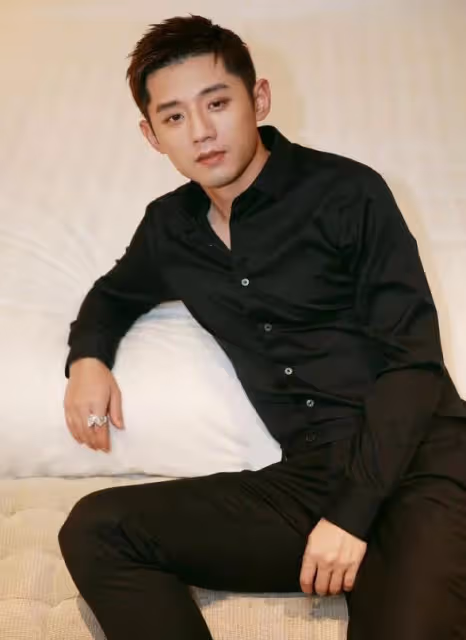 李微敖最新發文:主動迎接張繼科的到來,景甜暫時選擇沉默