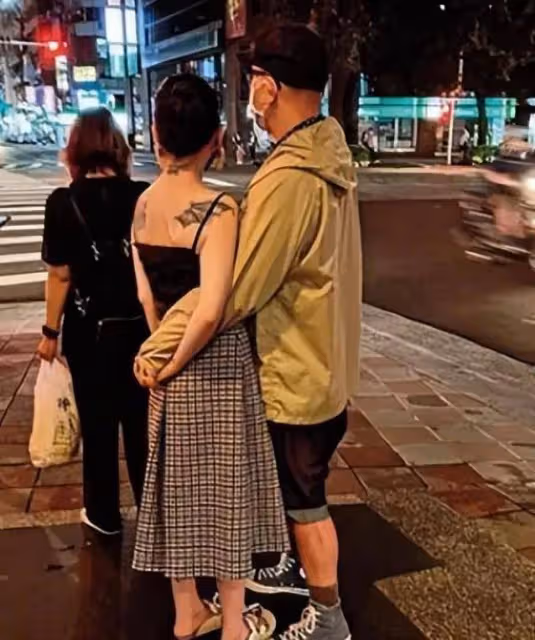 談判順利？汪小菲露面對鏡比耶心情佳，坦言：回到台北像回家一樣