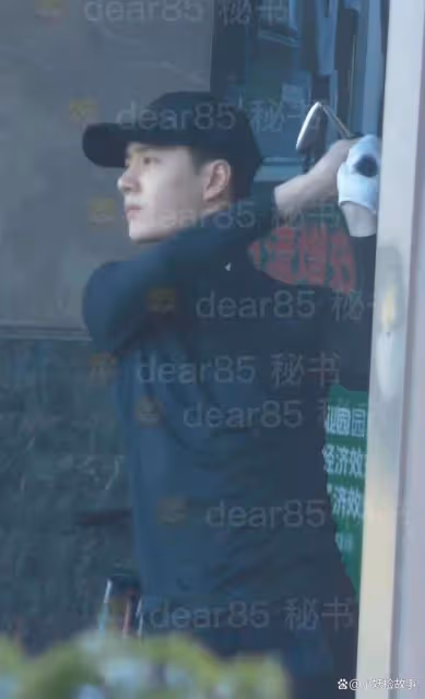 王一博新增高爾夫關注，這麼忙還兼顧愛好，真讓人羨慕