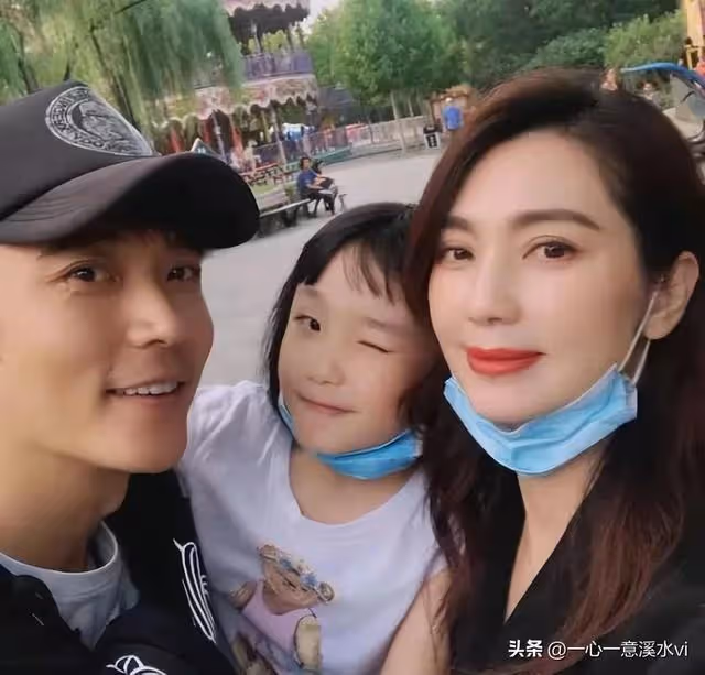 張丹峰和洪欣首播合作,感情到底是升溫還是破裂?網友揭開真相