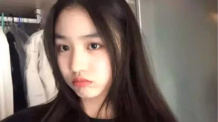 汪峰17歲女兒美得認不出！穿露臍裝顯成熟，喊章子怡「媽」太欣慰