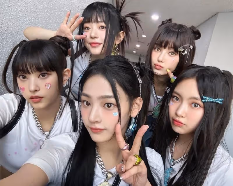 NewJeans靠8個月前歌曲,拿下音樂節目一位,與可口可樂合作新曲