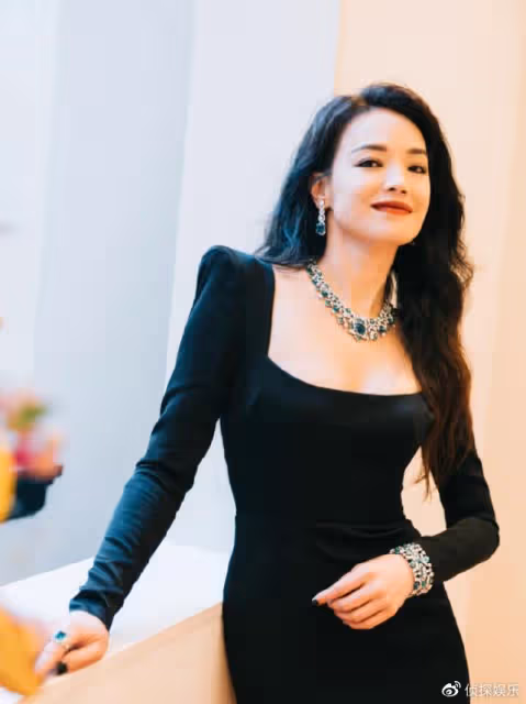 47歲舒淇自信曬全素顏,零妝容臉上細紋雀斑搶鏡,皮膚狀態超真實