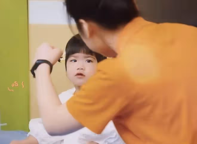 麥迪娜帶兒女做早教，1歲半女兒近照曝光，遺憾未繼承父母高顏值