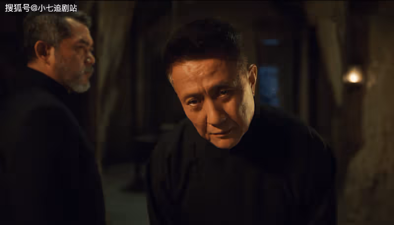 《無間》看懂閃官的一箭雙鵰，才明白他另有目的，火鶴必須死