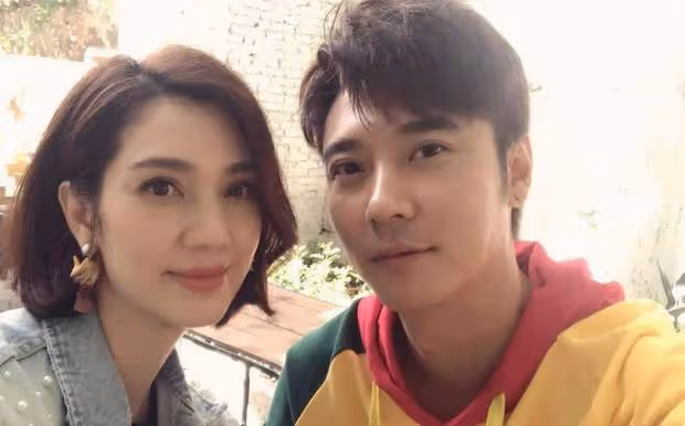 張丹峰洪欣同框直播後互刪對方視頻，張丹峰疑與經紀人註冊結婚