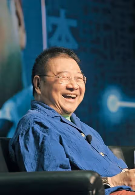 56歲葉子楣與友合照被曝,曾為胸投保200萬,稱拿下星爺只需一天