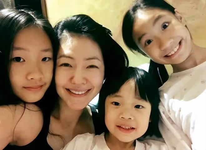 小S二女兒再拍廣告,被指像小孩偷穿大人衣服,撞臉韓國女星妍珍