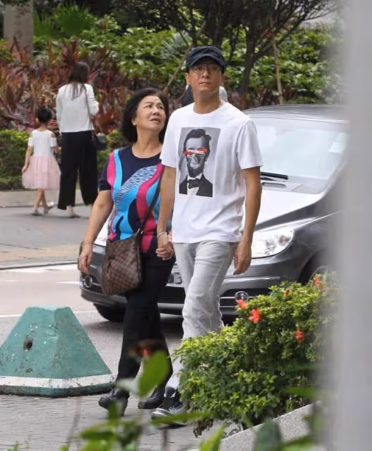 湯鎮宗女兒宣布年底辦婚禮!與馬國明仍未買婚房,對方工資全交媽