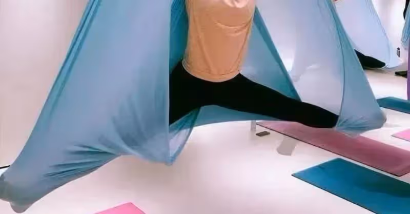 46歲林心如練習「空中瑜伽」，素顏100％曝光！網友感歎：霍建華辛苦了！
