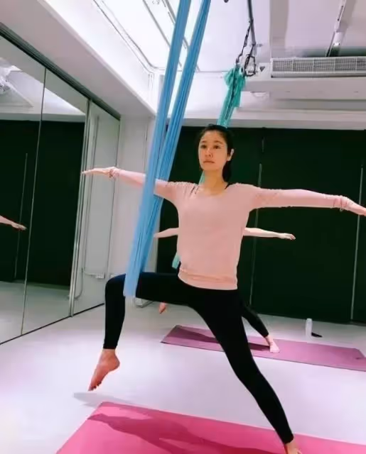 46歲林心如練習「空中瑜伽」,素顏100%曝光!網友感歎:霍建華辛苦了!