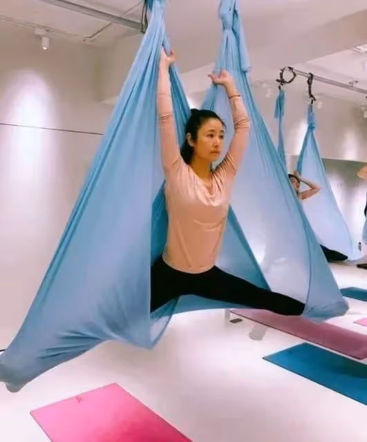 46歲林心如練習「空中瑜伽」,素顏100%曝光!網友感歎:霍建華辛苦了!