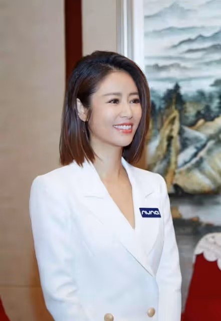46歲林心如練習「空中瑜伽」,素顏100%曝光!網友感歎:霍建華辛苦了!
