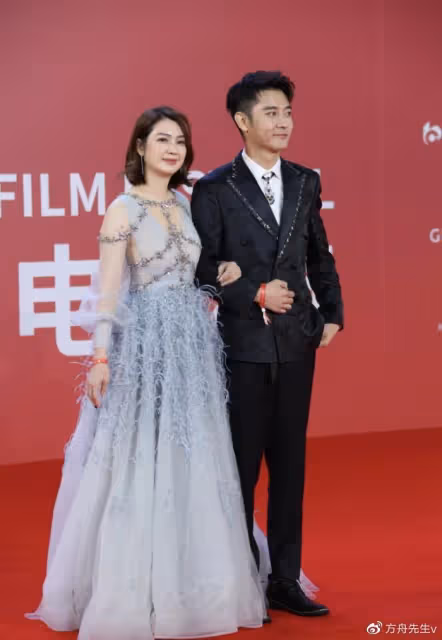 曝張丹峰畢瀅登記領證?男方半個月前剛懟網友否認離婚:離你的頭