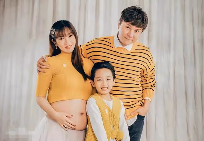 朱楨為愛妻慶生！老婆穿睡衣素顏仍貌美動人，兒子像媽五官似混血
