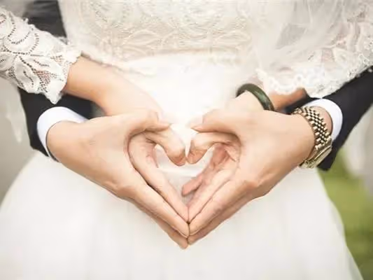我懷孕六個月，婆婆讓我把房子賣掉，錢分給同樣懷孕的小姑子一半