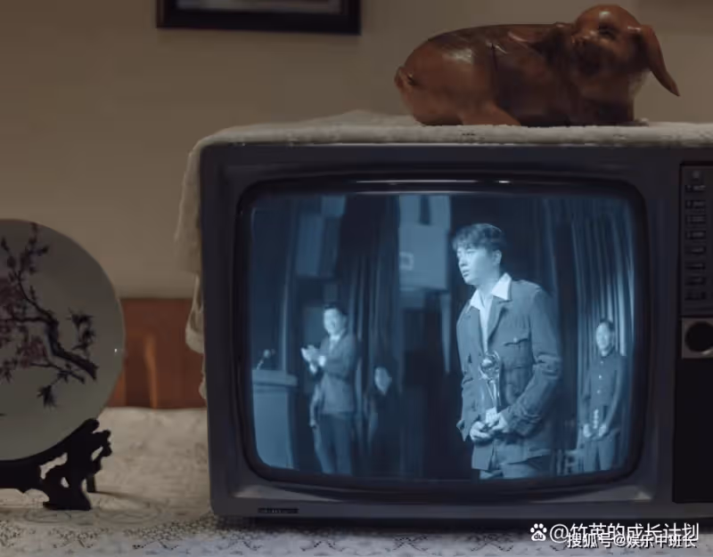 《人生之路》看高加林寧被戳脊梁骨拋棄巧珍,才懂寒門貴子的涼薄