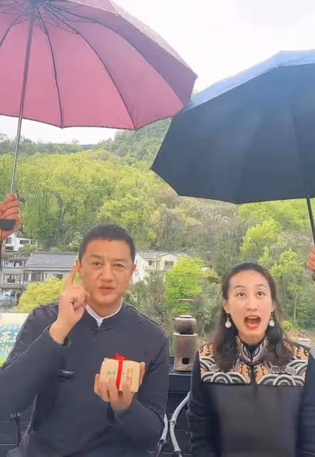李亞鵬:戶外直播帶貨,嫌太陽大很熱,要求專人打傘被吐槽太嬌貴