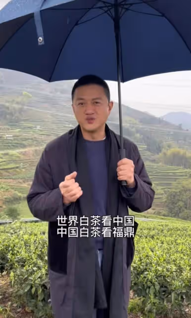 李亞鵬:戶外直播帶貨,嫌太陽大很熱,要求專人打傘被吐槽太嬌貴