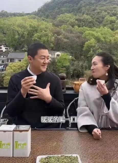 李亞鵬:戶外直播帶貨,嫌太陽大很熱,要求專人打傘被吐槽太嬌貴