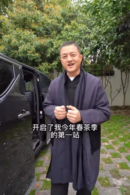 李亞鵬:戶外直播帶貨,嫌太陽大很熱,要求專人打傘被吐槽太嬌貴