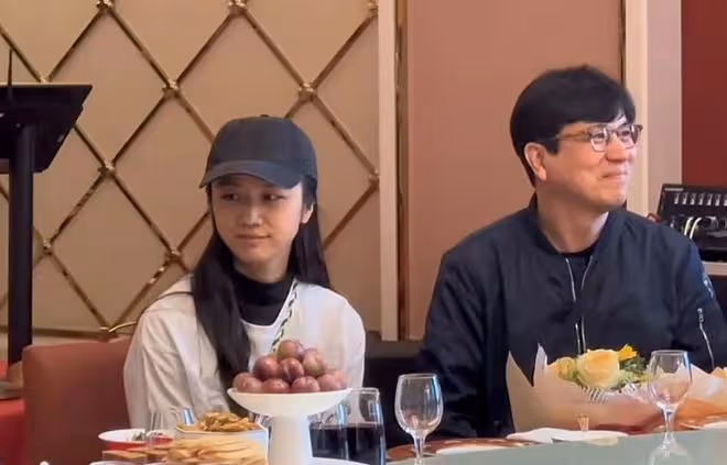 湯唯為父親慶80歲大壽,小腹凸起疑懷二胎,女兒是標準韓國人長相
