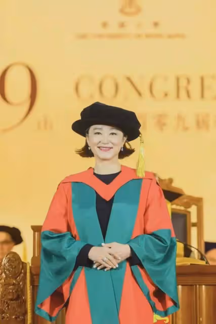 101歲楊振寧罕見露面,精神矍鑠口齒清晰,與林青霞獲得同等榮譽