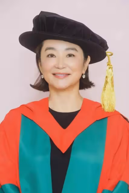 101歲楊振寧罕見露面,精神矍鑠口齒清晰,與林青霞獲得同等榮譽