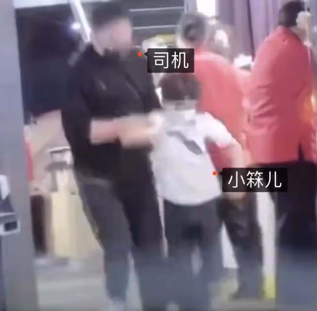 汪小菲和兒女聚會曝光,小玥兒身高到爸爸肩膀,兒子依然不受重視