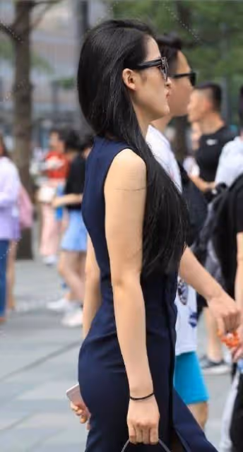 「酒杯胯」穿包臀裙比穿褲子顯身材，女性的魅力有多大都可以展現