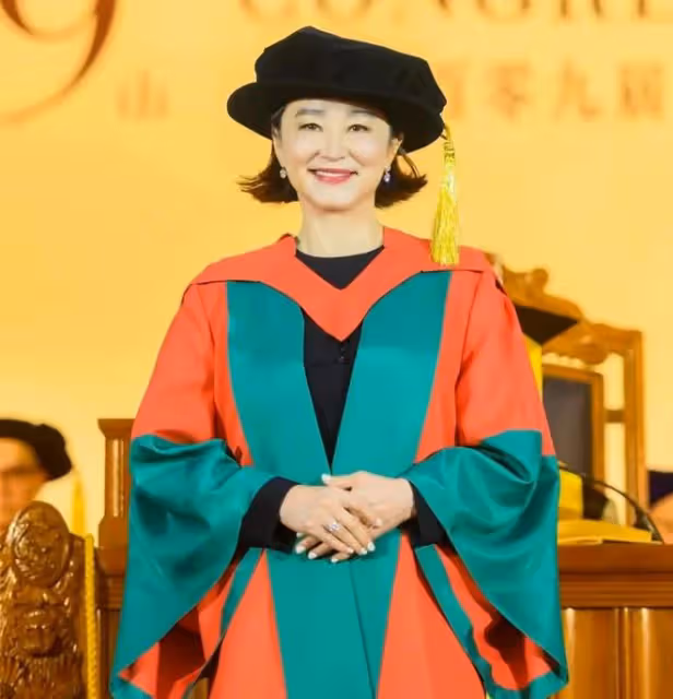 101歲楊振寧罕見露面,與林青霞同獲港大博士學位,曾被曝過病危