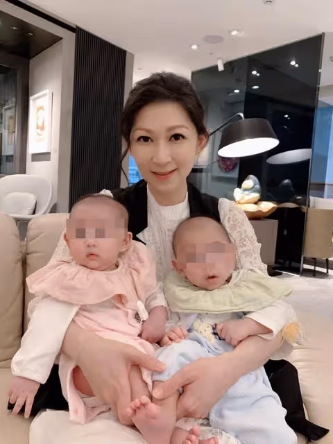 感謝老天厚愛！女星「取卵剩三顆」46歲一次中兩個　結婚8年「甜拍全家福」龍鳳胎長大了