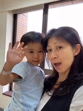感謝老天厚愛!女星「取卵剩三顆」46歲一次中兩個 結婚8年「甜拍全家福」龍鳳胎長大了