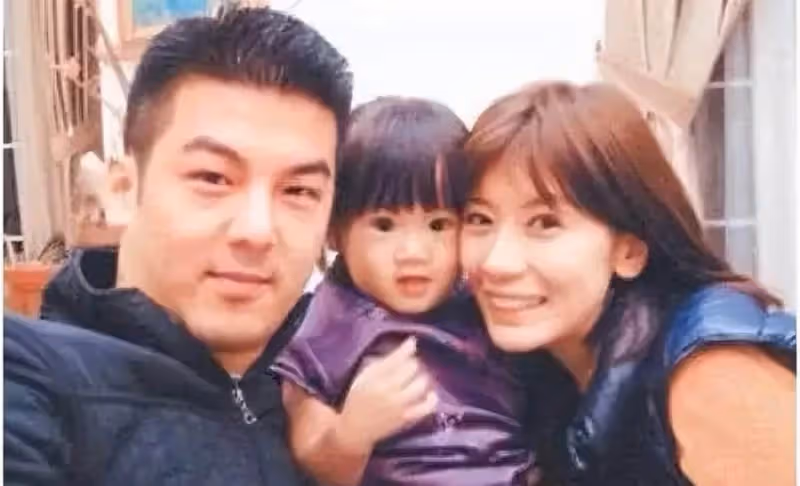 下巴像爸爸、眼睛成弱視,賈靜雯的3個女兒,似乎沒有那麼可愛了。
