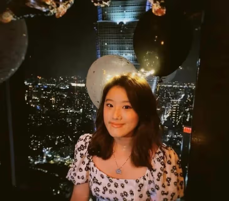 下巴像爸爸、眼睛成弱視,賈靜雯的3個女兒,似乎沒有那麼可愛了。