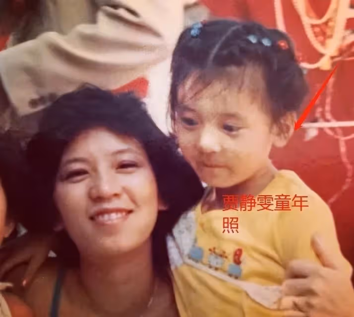 下巴像爸爸、眼睛成弱視,賈靜雯的3個女兒,似乎沒有那麼可愛了。