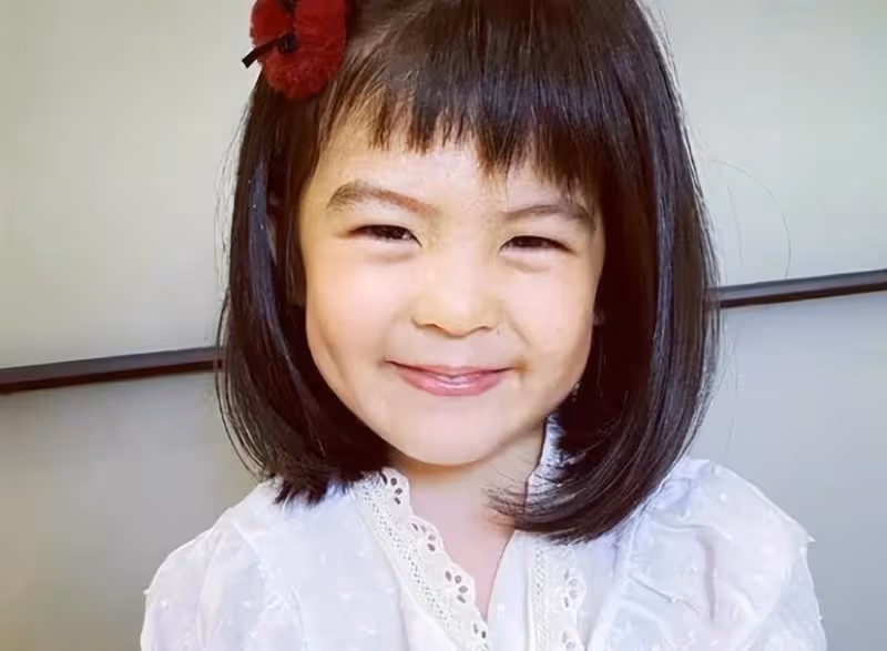 下巴像爸爸、眼睛成弱視,賈靜雯的3個女兒,似乎沒有那麼可愛了。