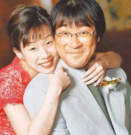 李宗盛二女罕露面!大女兒清純溫婉,二女兒戴鼻環長相渾似父親,網友:這一次林憶蓮輸了
