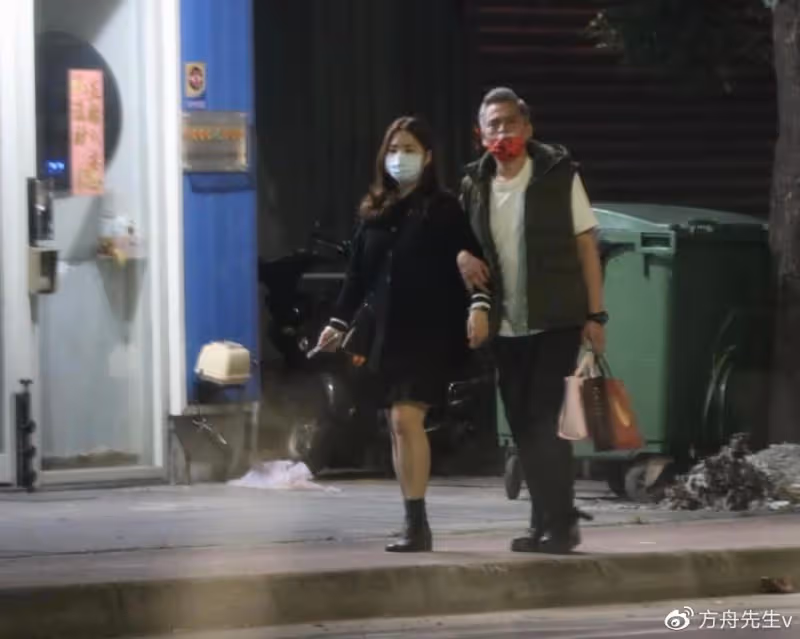 又一對老少戀!52歲馬國賢向小20歲懷孕女友求婚,被吐槽鑽石真小