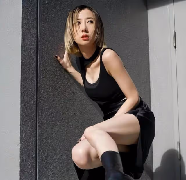 恭喜！香港知名女歌手被髮型師男友求婚成功，經濟壓力大怕生小孩