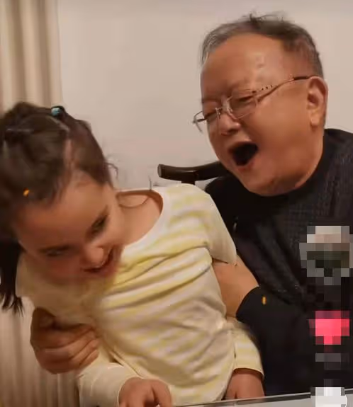 王剛回應清空社交帳號,自稱人很好將回北京做節目,隻字不提移民