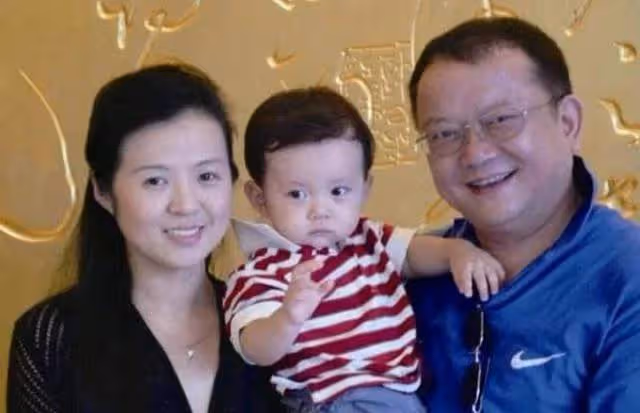 王剛回應清空社交帳號,自稱人很好將回北京做節目,隻字不提移民