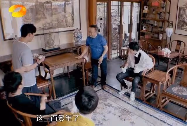 王剛回應清空社交帳號,自稱人很好將回北京做節目,隻字不提移民