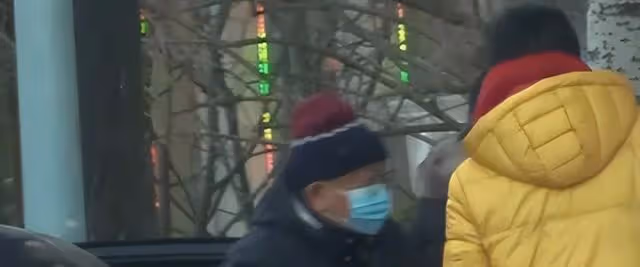 王剛回應清空社交帳號,自稱人很好將回北京做節目,隻字不提移民