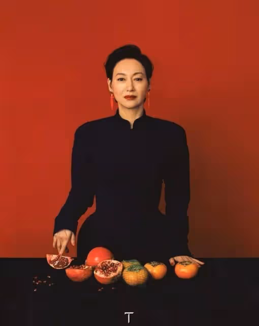 61歲惠英紅自曝泳裝照，四肢纖細皮膚白皙，身材像20歲青春少女