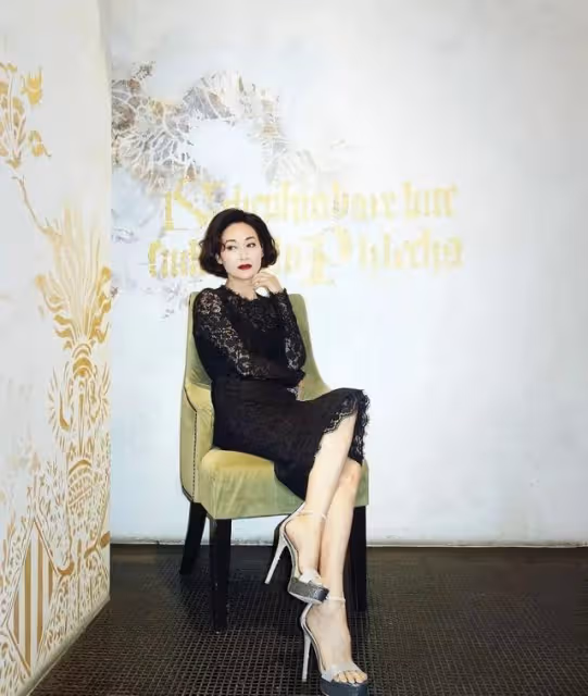 61歲惠英紅自曝泳裝照,四肢纖細皮膚白皙,身材像20歲青春少女