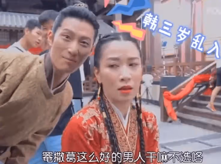婚期將至！竇驍攜女友與阿佘吃平價火鍋，賭王千金穿39元鞋接地氣