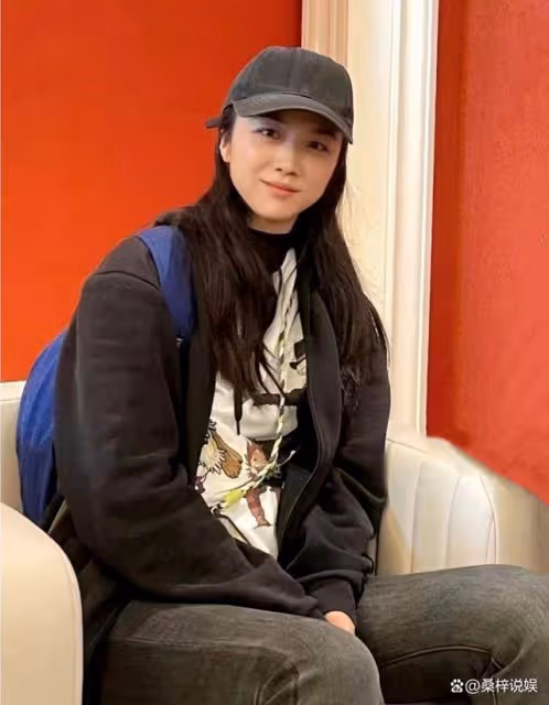 湯唯攜韓國老公為80歲父親賀壽！同吃酒席接地氣，金泰勇笑意滿滿