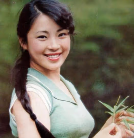 李連杰20億身家全給了利智，前妻黃秋燕住了10年地下室，差別好大