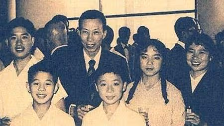 李連杰20億身家全給了利智，前妻黃秋燕住了10年地下室，差別好大